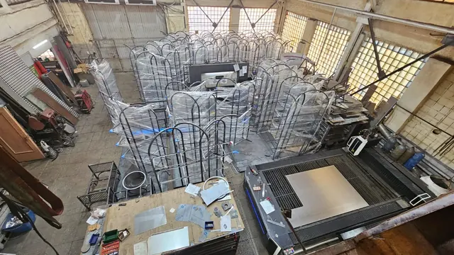 Цех сверху, сборка каркасов