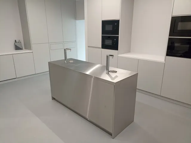 Кухни из нержавейки